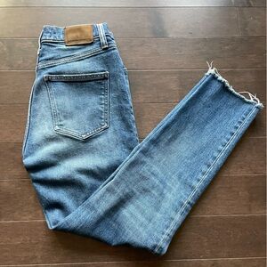 Denim Forum Aritzia The Yoko High Rise Slim Women’s Size 25 Cropped Raw Hem